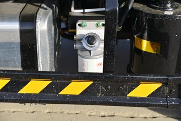 ���� GK3���˿� 102���� 4X2 3����ж��ͼƬ