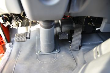 ���� GK6 130���� 4X2 3.2����ж��ͼƬ