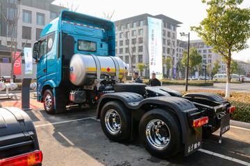 �����ؿ� ׷�� ���ʰ� 530���� 6X4 LNG�Զ���ǣ����ͼƬ