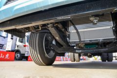 解放 虎6G 180马力 3.78米排半厢式轻卡(CA5121XXYP40K42L2E6A84)