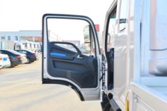 福田 欧马可S1系 智盈版 163马力 3.83米AMT自动档排半栏板轻卡(BJ1048V9JEA-FM3)