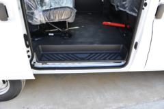 江铃汽车 福顺 2023款 146马力 2.0T柴油 6座 自动 短轴低顶多用途乘用车(对开尾门)