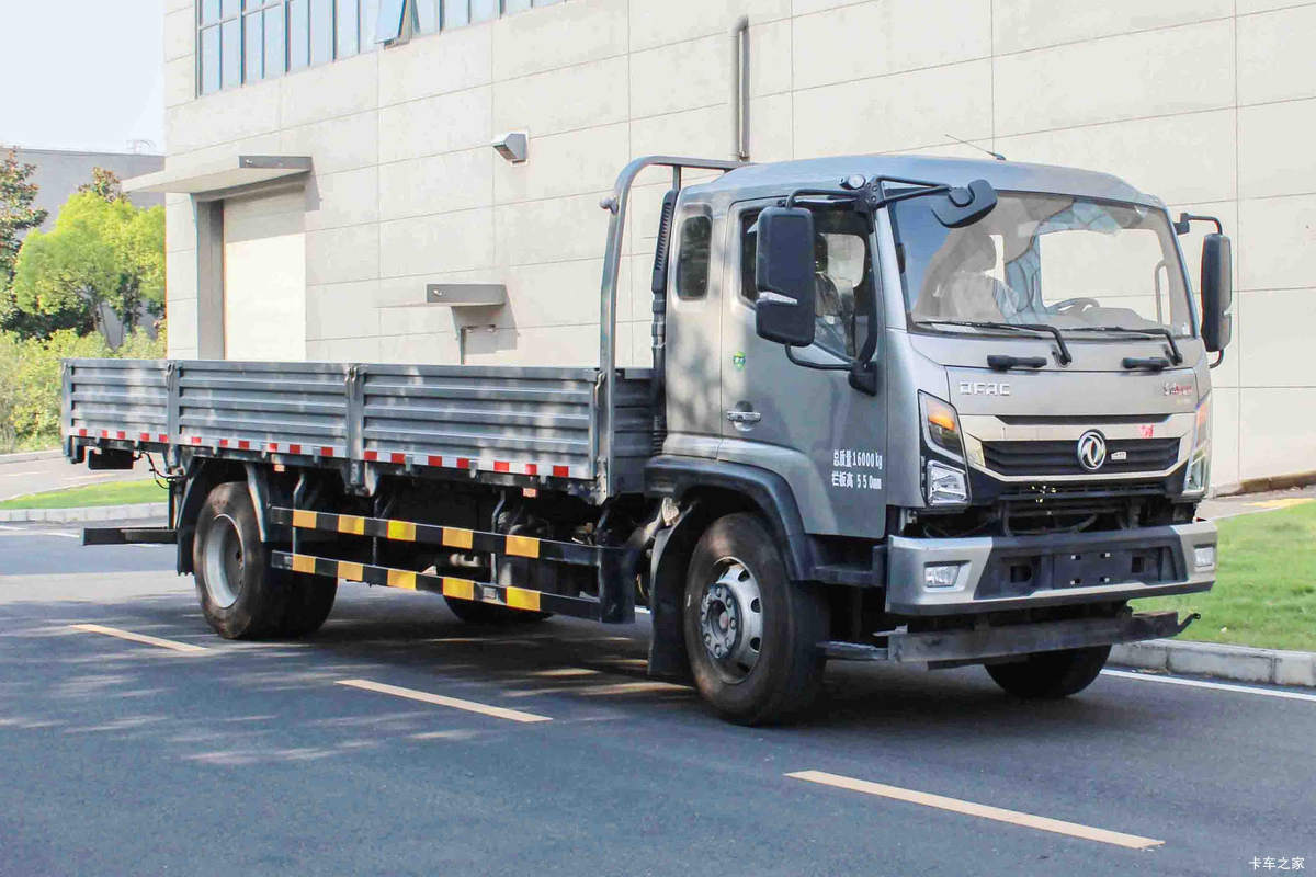 东风 凯普特星云K8 基础版 195马力 6.8米排半栏板载货车