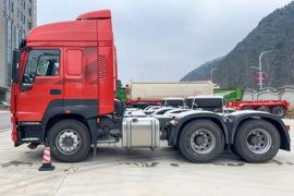 豪沃V7-X&nbsp;牵引车外观                                                图片