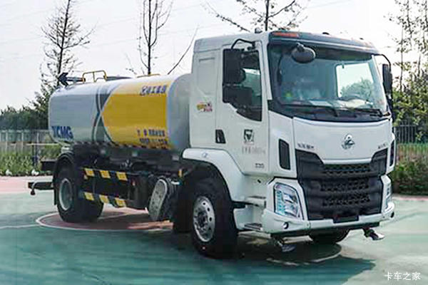 东风柳汽 新乘龙M3 200马力 4X2 绿化喷洒车(徐工牌)(DXA5180GPSL6)
