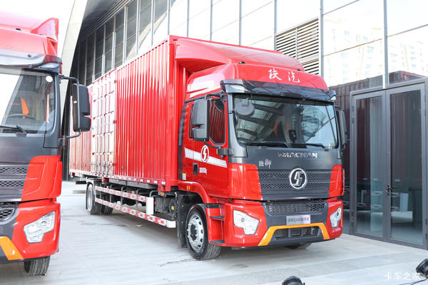 陕汽商用车 德御Q300 轻量化版 260马力 4X2 8.7米厢式载货车(SX5186XXYMP6721)