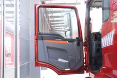 陕汽商用车 德御Q300 300马力 4X2 车厢可卸式载货车(SX5186ZKXMP6721)