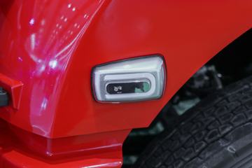 �������ó� ����Q300 520���� 6X4 LNGǣ����ͼƬ