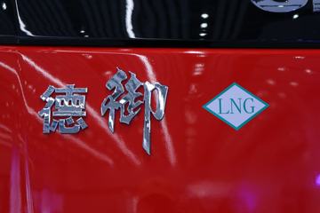 �������ó� ����Q300 520���� 6X4 LNGǣ����ͼƬ