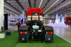 陕汽商用车 德御Q300 520马力 6X4 LNG牵引车