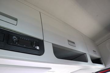 �������ó� ����Q300 520���� 6X4 LNGǣ����ͼƬ