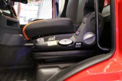 陕汽商用车 德御Q300 280马力 4X2 9.8米LNG自动档厢式载货车(SX5189XXYLB721TLQ1)