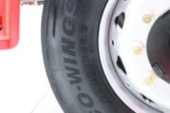 陕汽商用车 德御Q300 280马力 4X2 9.8米LNG自动档厢式载货车(SX5189XXYLB721TLQ1)