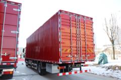 陕汽商用车 德御Q300 280马力 4X2 9.8米LNG自动档厢式载货车(SX5189XXYLB721TLQ1)