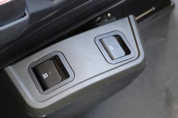�������ó� �Ӱ�S700 12.5L���� 600���� 6X4 Ӯ��12�� AMT�Զ��� ǣ����ͼƬ