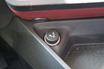 �������ó� �Ӱ�S700 12.5L���� 600���� 6X4 Ӯ��12�� AMT�Զ��� ǣ����ͼƬ