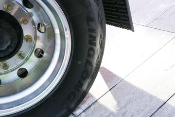 �������ó� �Ӱ�S700 12.5L���� 600���� 6X4 Ӯ��12�� AMT�Զ��� ǣ����ͼƬ