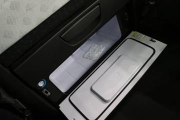�������ó� �Ӱ�S700 580���� 6X4 LNG�Զ���ǣ����(Һ��)ͼƬ