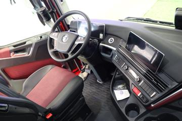 �������ó� �Ӱ�S700 580���� 6X4 LNG�Զ���ǣ����(Һ��)ͼƬ