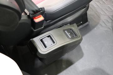 �������ó� �Ӱ�S700 580���� 6X4 LNG�Զ���ǣ����(Һ��)ͼƬ