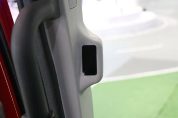 �������ó� �Ӱ�S700 580���� 6X4 LNG�Զ���ǣ����(Һ��)ͼƬ