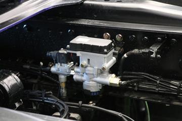 �������ó� �Ӱ�S700 580���� 6X4 LNG�Զ���ǣ����(Һ��)ͼƬ