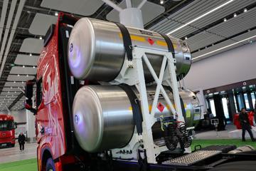 �������ó� �Ӱ�S700 580���� 6X4 LNG�Զ���ǣ����(Һ��)ͼƬ