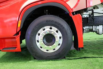 �������ó� �Ӱ�S700 580���� 6X4 LNG�Զ���ǣ����(Һ��)ͼƬ