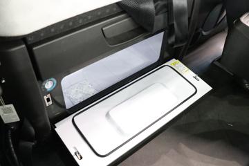 �������ó� �Ӱ�S700 580���� 6X4 CNG�Զ���ǣ����ͼƬ