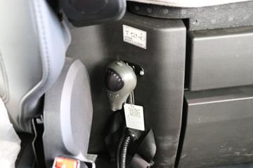 �������ó� �Ӱ�S700 580���� 6X4 CNG�Զ���ǣ����ͼƬ