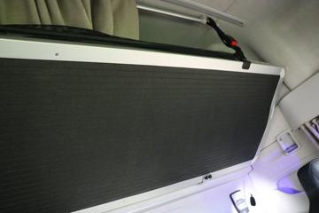 �������ó� �Ӱ�S700 580���� 6X4 CNG�Զ���ǣ����ͼƬ