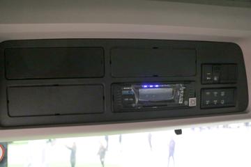 �������ó� �Ӱ�S700 580���� 6X4 CNG�Զ���ǣ����ͼƬ