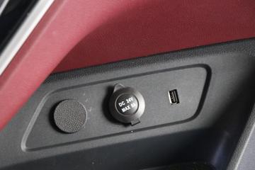 �������ó� �Ӱ�S700 580���� 6X4 CNG�Զ���ǣ����ͼƬ