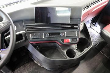 �������ó� �Ӱ�S700 580���� 6X4 CNG�Զ���ǣ����ͼƬ