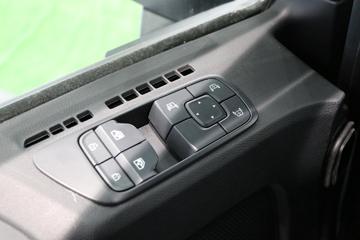 �������ó� �Ӱ�S700 580���� 6X4 CNG�Զ���ǣ����ͼƬ