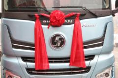 陕汽重卡 德龙X6000 旗舰版 800马力 6X4 AMT自动档牵引车(SX4259GE4Q4)