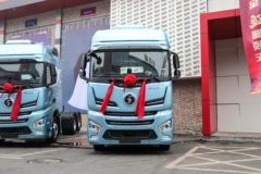 陕汽重卡 德龙X6000 旗舰版 590马力 6X4 LNG自动档牵引车(液缓)(SX4259GE4TLQ4)