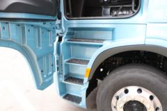 陕汽重卡 德龙X6000 旗舰版 590马力 6X4 LNG自动档牵引车(液缓)(SX4259GE4TLQ4)