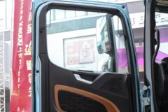 陕汽重卡 德龙X6000 旗舰版 590马力 6X4 LNG自动档牵引车(液缓)(SX4259GE4TLQ4)