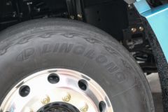 陕汽重卡 德龙X6000 旗舰版 590马力 6X4 LNG自动档牵引车(液缓)(SX4259GE4TLQ4)