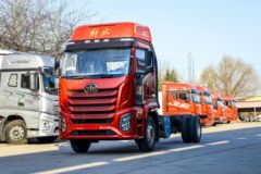 一汽解放 J6G 320马力 4X2 6.8米厢式载货车(一汽解放10档)(CA5181XXYP62K1L4E6)