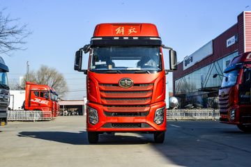 一汽解放 J6G 领航版 320马力 4X2 6.8米AMT自动档厢式载货车(液缓)(CA5181XXYP62K1L4E6)