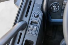 一汽解放 J6G 领航版 320马力 4X2 6.75米AMT自动档栏板载货车(CA1181P62K1L4E6)