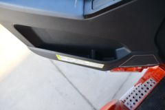 一汽解放 J6G 领航版 320马力 4X2 6.75米AMT自动档栏板载货车(CA1181P62K1L4E6)