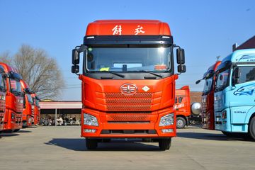 青岛解放 JH6 智享版 四季款 530马力 6X4 LNG牵引车(液缓)(CA4259P25K15T1NE6A80)