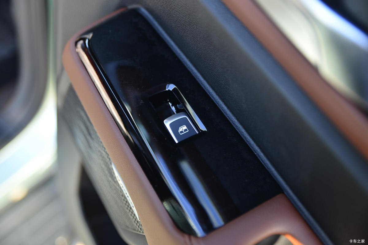 ���� ��� �ɽ� ������ 2.3T���� 177���� �Զ����� ����˫��Ƥ����ʻ��                                               