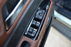 江铃 大道 飞将 极境款 2.3T柴油 177马力 自动四驱 标轴双排皮卡 江铃 大道 飞将 极境款 2.3T柴油 177马力 自动四驱 标轴双排皮卡