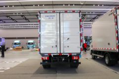 陕汽商用车 德龙G300 163马力 4.2米AMT自动档单排厢式轻卡