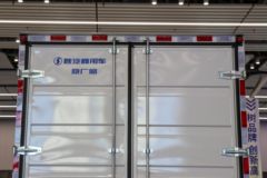 陕汽商用车 德龙G300 163马力 4.2米AMT自动档单排厢式轻卡