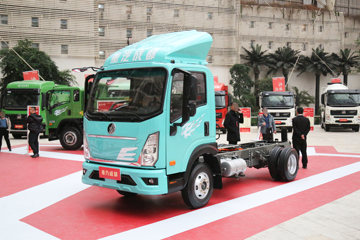 中国重汽成都商用车 V2-X 4.5T 4.15米单排纯电动仓栅式轻卡100.46kWh